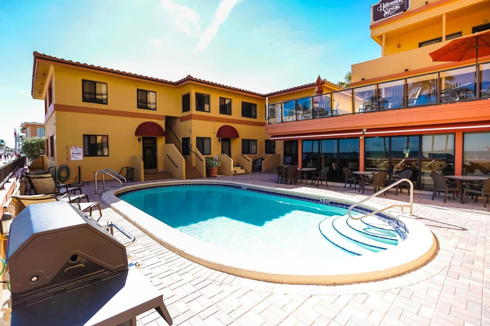 Hollywood Sands Resort Exterior photo